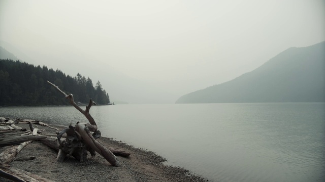Video Reference: Body of water, Nature, Water, Atmospheric phenomenon, Lake, Water resources, Sky, Sound, Loch, Reservoir