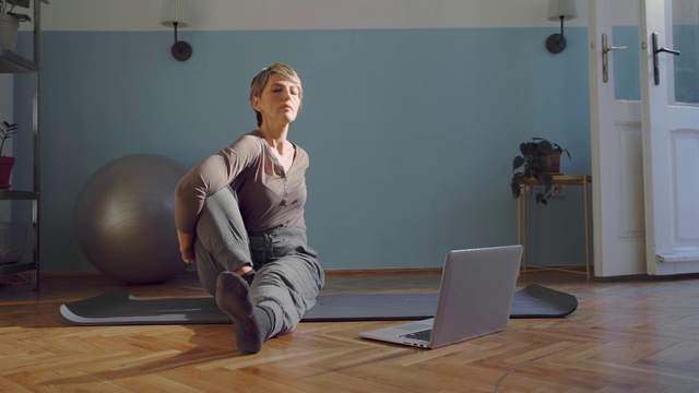 Video Reference: Physical fitness, Exercise equipment, Arm, Shoulder, Joint, Leg, Strength training, Yoga mat, Exercise, Sitting