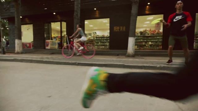 Video Reference: cycle sport, freestyle bmx, vehicle, recreation, flatland bmx, street, road, race, sports equipment