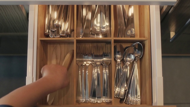Video Reference: Shelf, Furniture, Room, Cabinetry, Glass, Wood, Shelving, Drawer, Stemware, Tableware