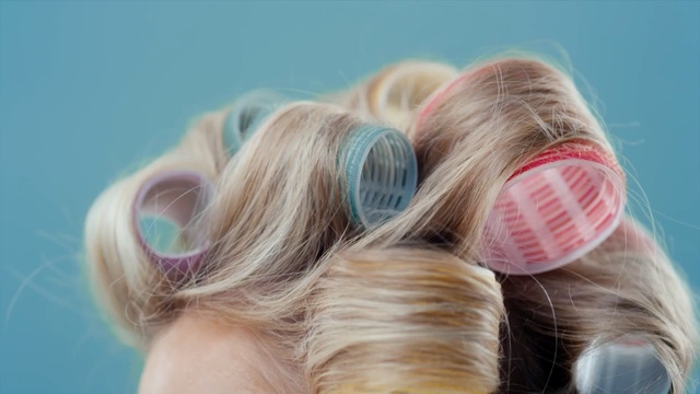 Video Reference: Hair, Blond, Hairstyle, Hair coloring, Pink, Long hair, Turquoise, Brown hair, Human, Layered hair