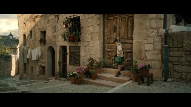 Video Reference: Town, Nativity scene, Street, Alley, Neighbourhood, Wall, Screenshot, Historic site, Facade, Arch