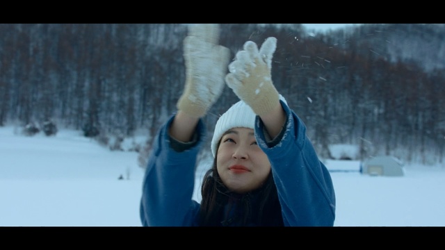 Video Reference: blue, photograph, winter, snow, fun, freezing, girl, emotion, tree, smile, Person