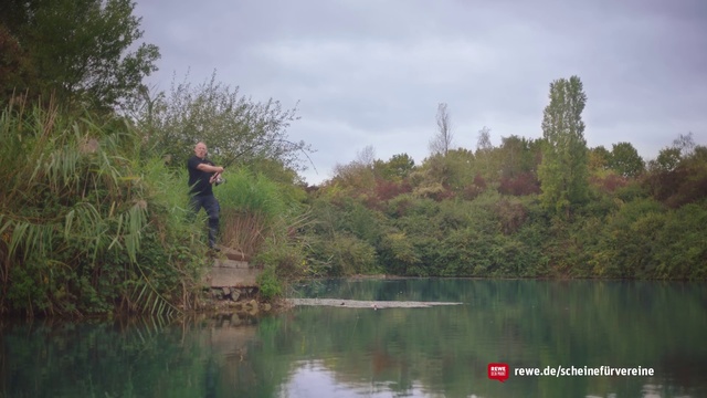 Video Reference: Nature, Bank, Vegetation, Natural environment, Water, Bayou, River, Nature reserve, Natural landscape, Water resources
