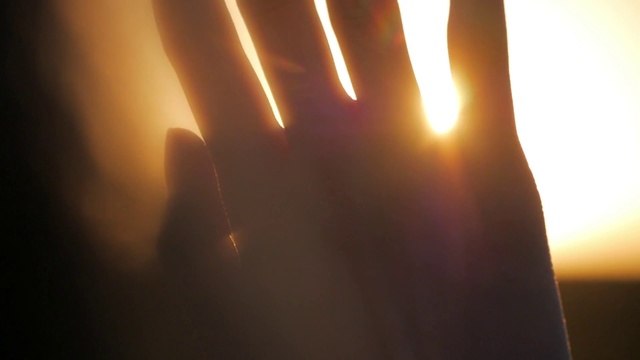 Video Reference: Light, Hand, Finger, Yellow, Lighting, Sunlight, Sky, Heat, Lens flare, Gesture