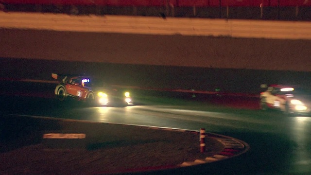 Video Reference: Light, Automotive lighting, Vehicle, Race track, Mode of transport, Auto racing, Motorsport, Car, Endurance racing (motorsport), Racing