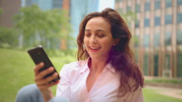 Video Reference: Gadget, Technology, Electronic device, Mobile phone, White-collar worker, Smartphone, Businessperson, Happy, Smile, Photography