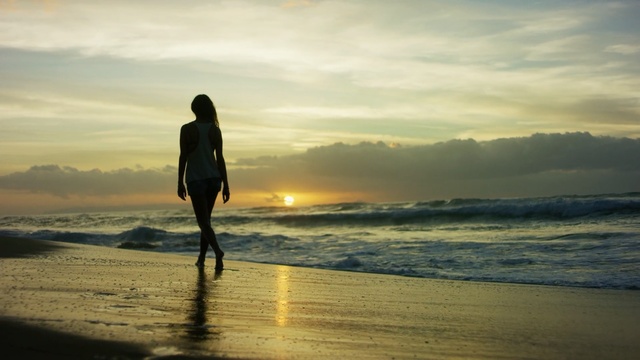 Video Reference: sea, sky, horizon, body of water, ocean, shore, beach, cloud, wave, sunrise, Person