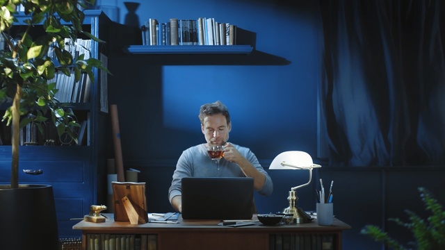 Video Reference: Table, Photography, Furniture, Sitting, Conversation, Performance, Desk, Person