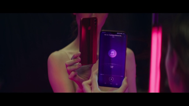 Video Reference: Magenta, Purple, Violet, Pink, Gadget, Technology, Electronic device, Photography, Feature phone