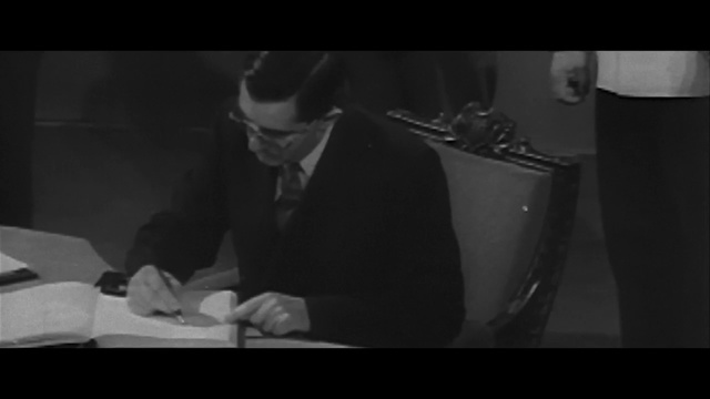 Video Reference: Photograph, Black, Still life photography, Monochrome photography, Gentleman, Black-and-white, Movie, Photography, Film noir, Joker