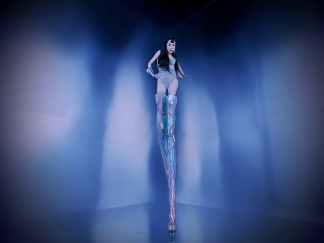 Video Reference: Performance, Blue, Performing arts, Light, Stage, Fashion, Performance art, Event, Electric blue, Photography