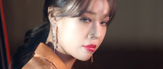 Video Reference: lip, beauty, girl, cheek, black hair, brown hair, eyelash