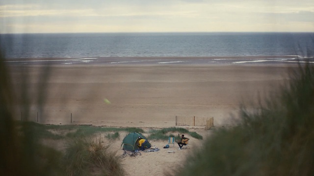 Video Reference: body of water, sea, shore, sky, beach, ocean, horizon, coast, water, sand