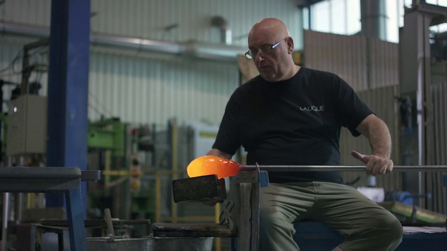 Video Reference: Blacksmith, Muscle, Physical fitness, Blue-collar worker, Metalworking, Metal