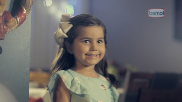 Video Reference: hair, skin, face, facial expression, girl, smile, human hair color, beauty, day, hairstyle, Person