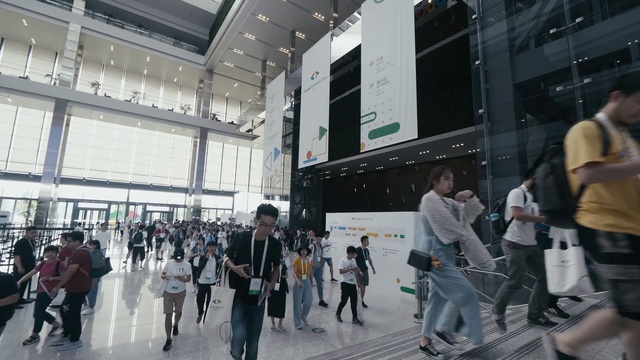 Video Reference: Crowd, Snapshot, Metropolitan area, Architecture, Pedestrian, City, Building, Event, Photography, Street