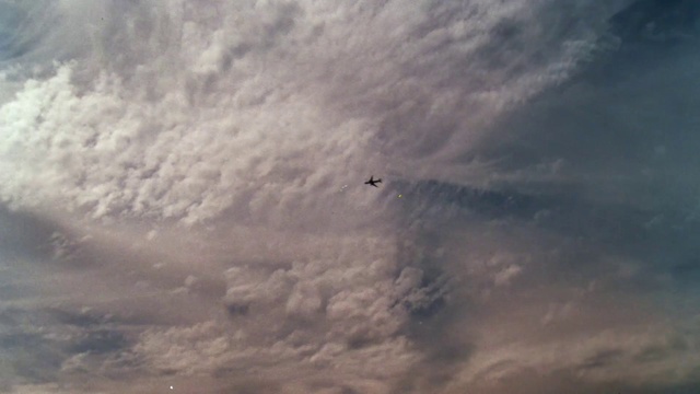 Video Reference: Sky, Cloud, Atmosphere, Daytime, Atmospheric phenomenon, Geological phenomenon, Meteorological phenomenon, Cumulus, Wing, Space