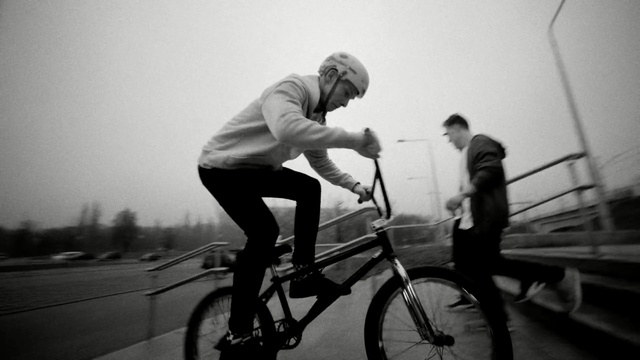 Video Reference: Cycle sport, Bicycle, Vehicle, Cycling, Freestyle bmx, Flatland bmx, Recreation, Bmx bike, Sports equipment, Bicycle frame