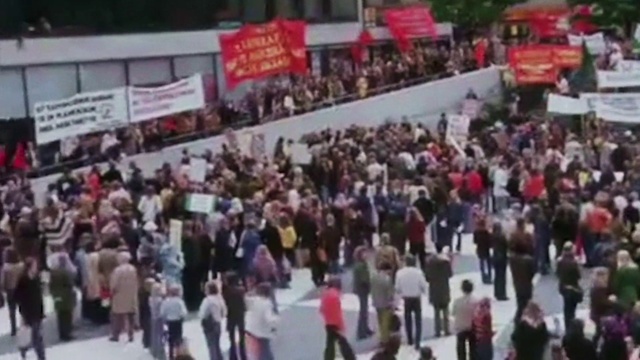 Video Reference: Crowd, People, Event, Audience, Public event, Protest, Community, Pedestrian, Fan, City