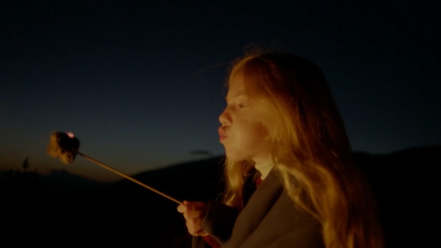 Video Reference: sky, darkness, night, lighting, girl, evening, fun, backlighting, sunlight