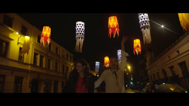 Video Reference: Night, Yellow, Light, Red, Lighting, Urban area, Street light, Metropolitan area, Town, Street, Person