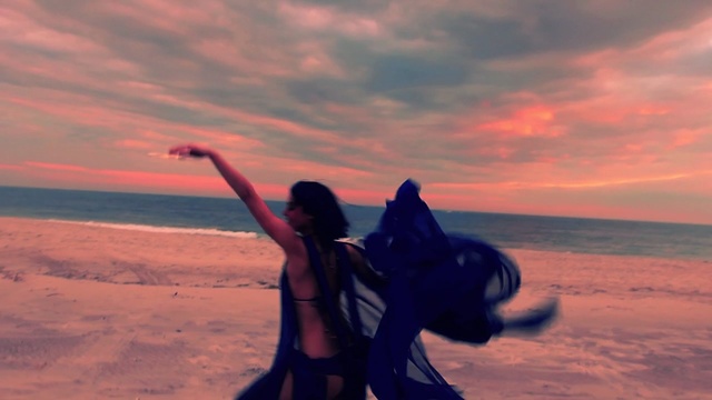 Video Reference: sky, vacation, sunrise, cloud, fun, romance, horizon, sand, summer, happiness, Person