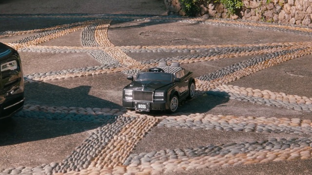 Video Reference: Land vehicle, Vehicle, Car, Luxury vehicle, Off-road vehicle, Classic car, Coupé, Soil, Off-roading