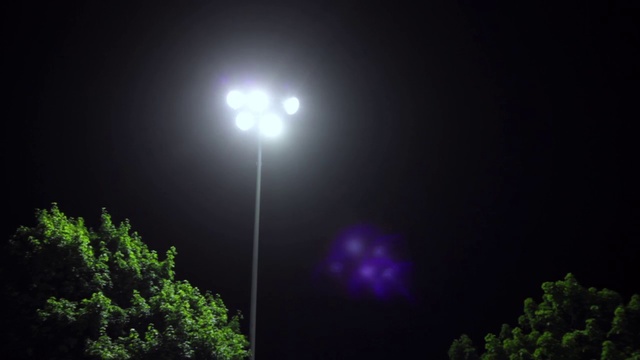 Video Reference: Nature, Sky, Light, Atmospheric phenomenon, Night, Lighting, Atmosphere, Darkness, Lens flare, Midnight