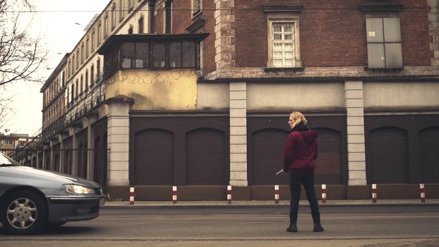 Video Reference: Car, Vehicle, Town, Neighbourhood, Street, Pedestrian, Urban area, Architecture, Building, Mid-size car