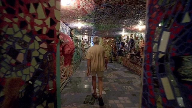 Video Reference: public space, bazaar, marketplace, market, city, Person