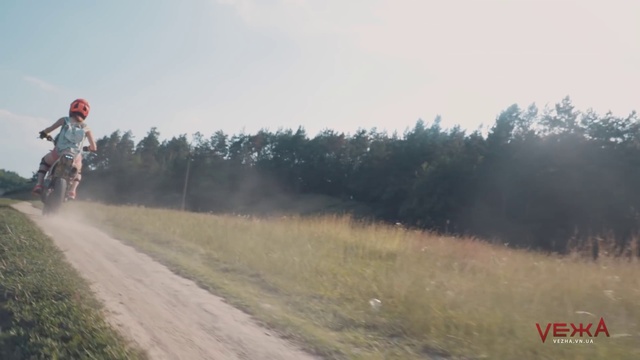 Video Reference: Dirt road, Atmospheric phenomenon, Road, Vehicle, Dust, Soil, World rally championship, Grass, Plain, Racing