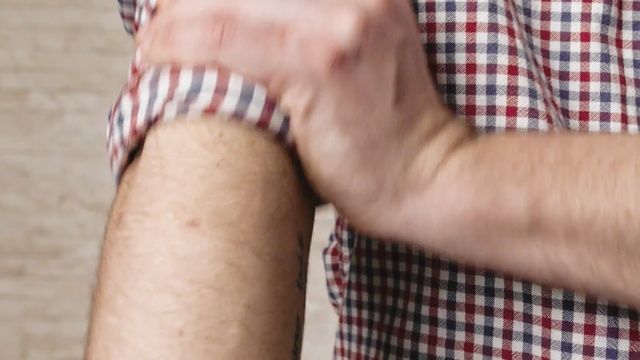 Video Reference: man, joint, shoulder, muscle, thigh, arm, hand, human leg, finger, knee