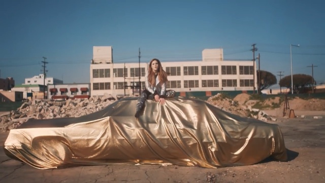 Video Reference: sand, sky, monument, landscape, vehicle, vacation, recreation, statue, tourism