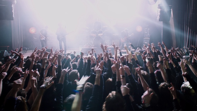 Video Reference: Crowd, People, Audience, Performance, Event, Rock concert, Stage, Music venue, Nightclub, Sky