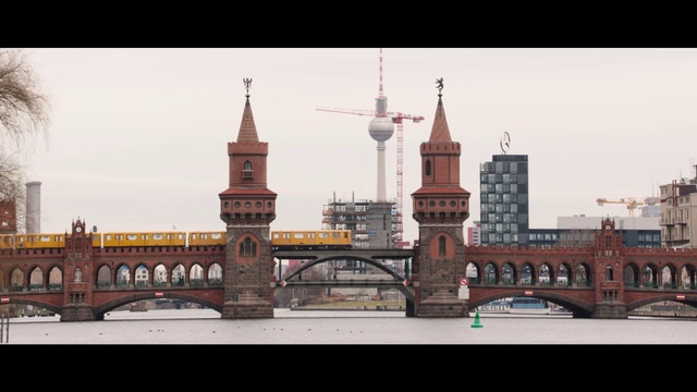 Video Reference: Landmark, City, Metropolitan area, Urban area, Human settlement, Building, Metropolis, Town, Architecture, Spire