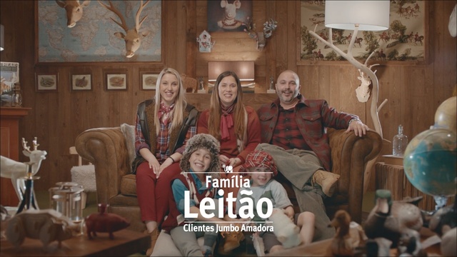 Video Reference: sofa, family, man, woman, children, girl, boy, room, home, title, Person