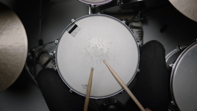 Video Reference: musical instrument, drumhead, tom tom drum, bass drum, snare drum, drum, cymbal, percussion, timbales, hi hat