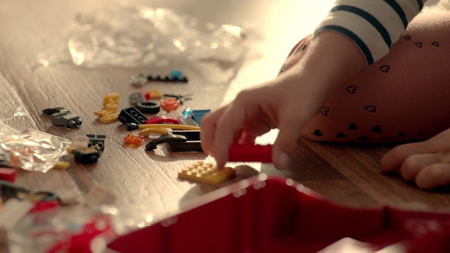 Video Reference: Nail, Hand, Finger, Play, Toddler, Child, Toy, Fashion accessory