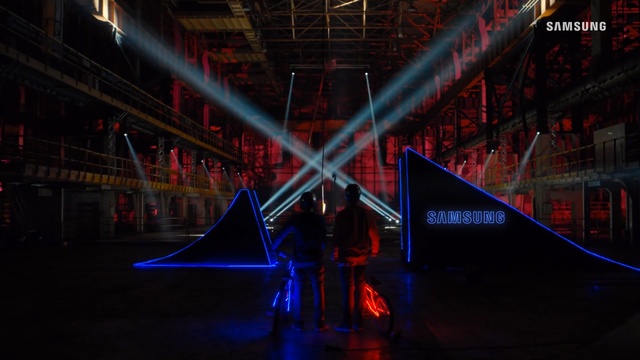 Video Reference: Light, Visual effect lighting, Line, Neon, Graphics, Technology, Architecture, Darkness, Space, Symmetry, Person