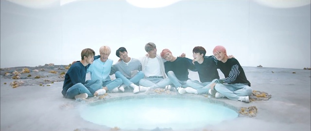 Video Reference: Social group, Fun, Team, Sitting, Leisure