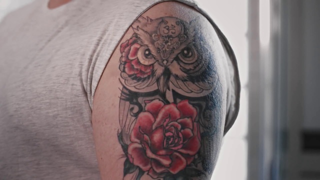 Video Reference: Tattoo, Shoulder, Arm, Temporary tattoo, Joint, Flesh, Human body, Muscle, Plant, Flower