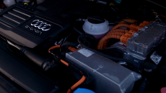 Video Reference: Engine, Vehicle, Car, Auto part, Mid-size car, Hood, Family car, Audi