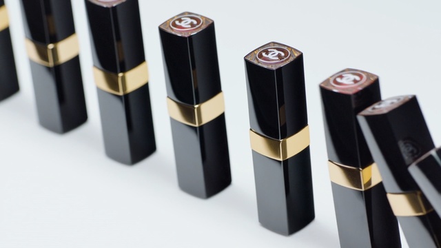 Video Reference: Cosmetics, Lipstick, Product, Beauty, Material property, Lip gloss, Gloss, Eye liner