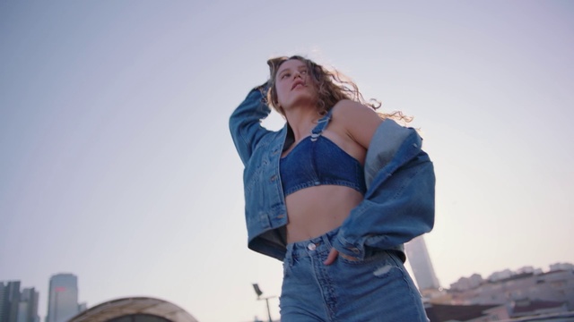 Video Reference: Jeans, Denim, Shoulder, Human body, Fun, Photo shoot, Textile, Photography, Stomach, Abdomen
