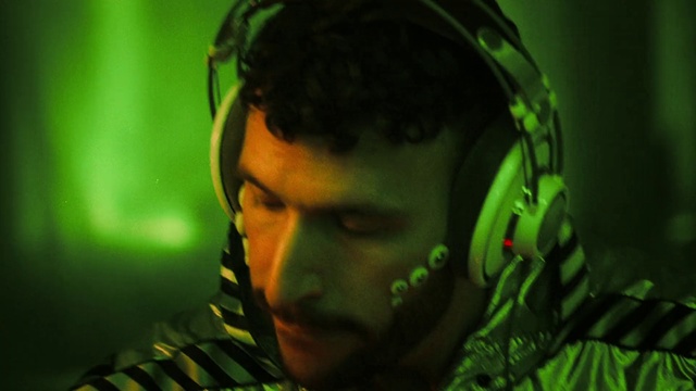 Video Reference: Green, Face, Head, Nose, Human, Forehead, Eye, Cool, Black hair, Mouth