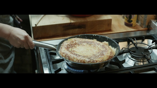 Video Reference: cookware and bakeware, cuisine, cooking, dish, food, baking, meal, breakfast, service
