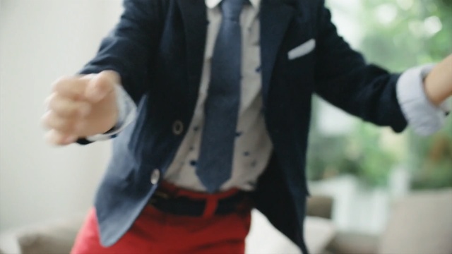 Video Reference: Clothing, Suit, Blazer, Outerwear, Formal wear, Male, Jacket, Gentleman, Tie, Street fashion