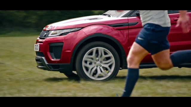 Video Reference: Land vehicle, Vehicle, Car, Range rover, Sport utility vehicle, Range rover evoque, Automotive design, Land rover, Bumper, Compact sport utility vehicle
