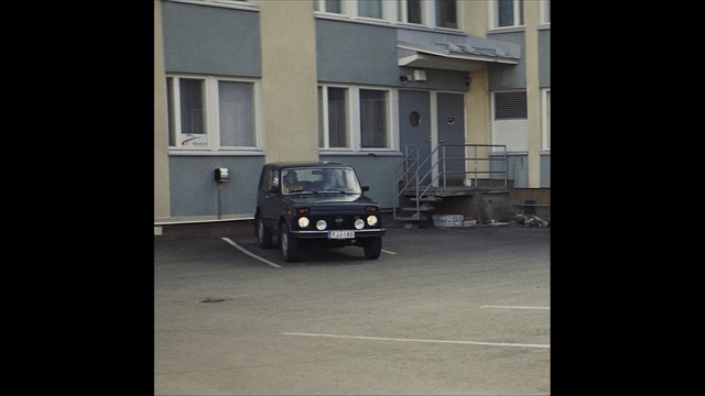 Video Reference: car, land vehicle, motor vehicle, vehicle, mode of transport, automotive exterior, snapshot, house, family car, luxury vehicle